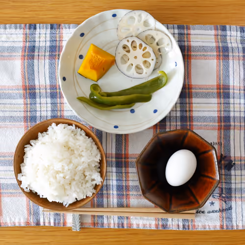 2026-09-24 の朝食（ごはん、卵、かぼちゃ、れんこん、ピーマン）