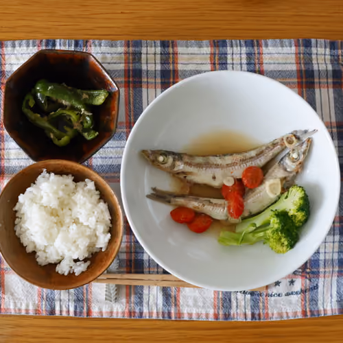 2026-04-20 の朝食（ごはん、魚のアクアパッツァ、ピーマンの炒め物）