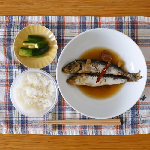2026-06-24 の朝食（白ごはん、いわしの梅煮、きゅうりの漬物）