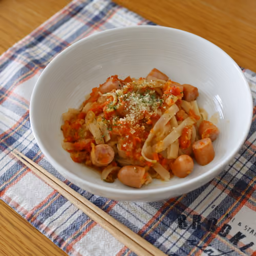2026-03-27 の昼食（ウインナーのトマトソースパスタ）