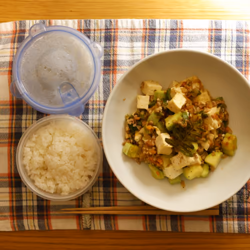 2026-06-28 の夕食（ごはん、麻婆豆腐）